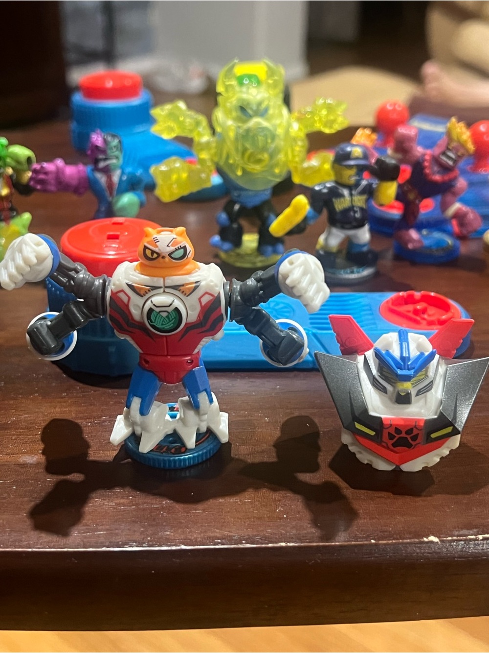 Legends of AKEDO Battle Giants Scratch-Atron. No package